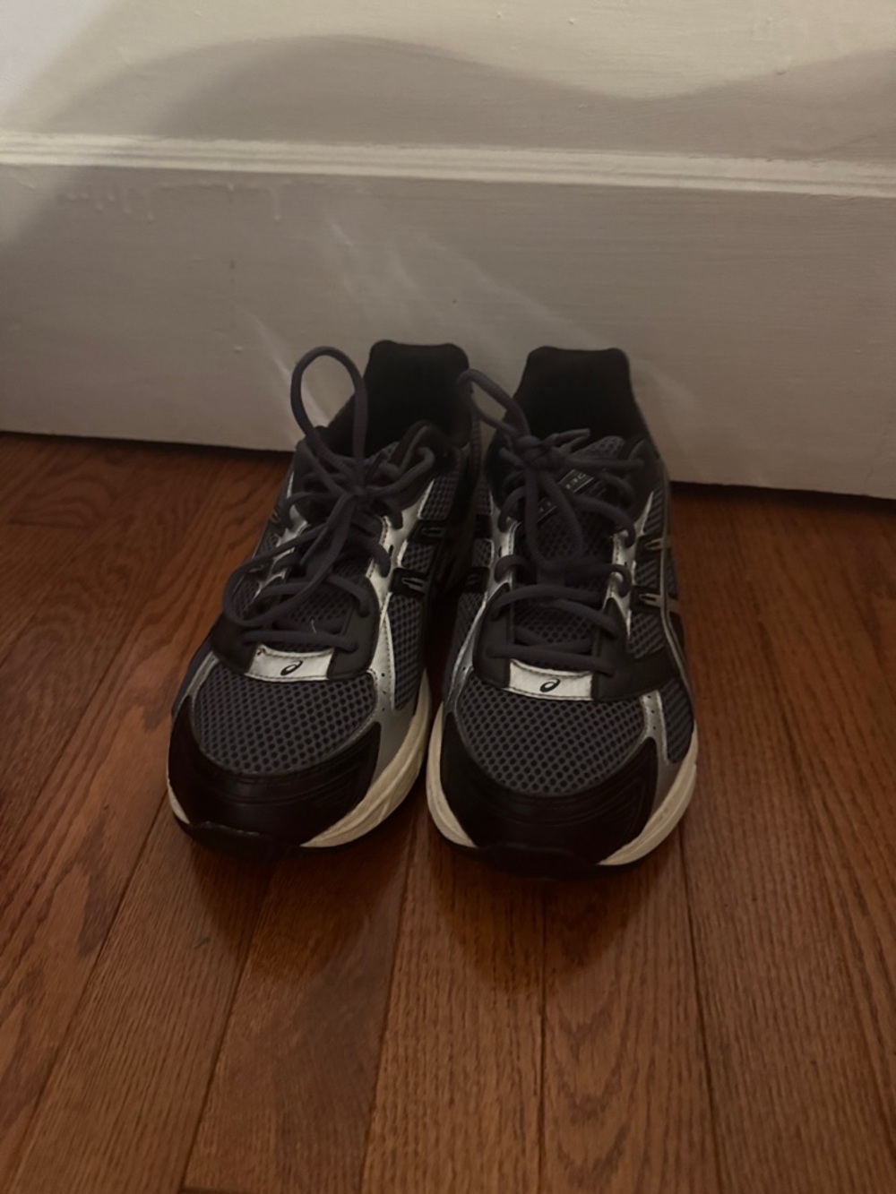 Asics Gel 1130 Men's Athletic Running Shoes Black and Gray with Silver Accents - Picture 2 of 2